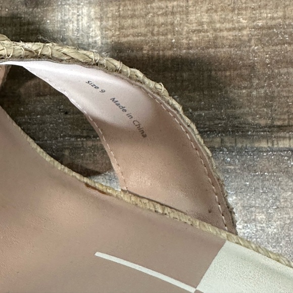 Dolce Vita women’s Nitro sandal in Natural tan Raffia with funky block heel - Picture 13 of 17